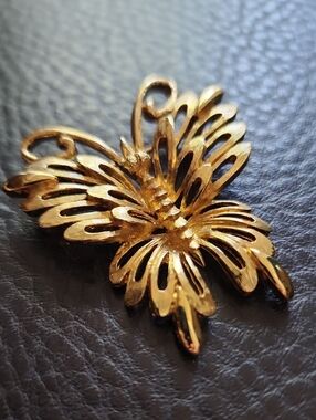 VTG Monet Gold Butterfly Brooch - Women's Jewelry